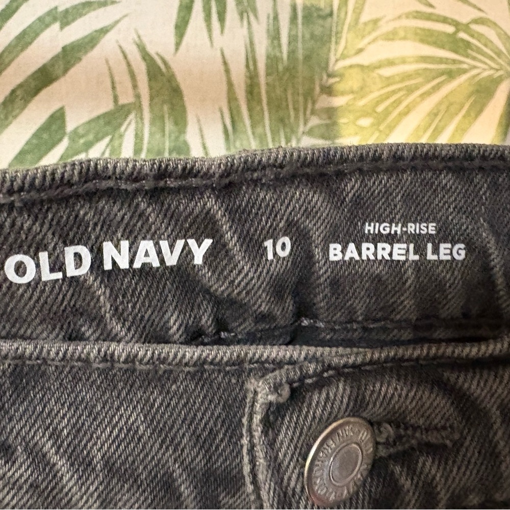 Old Navy Dark Gray High-Rise Barrel Leg Jeans - Picture 3 of 6